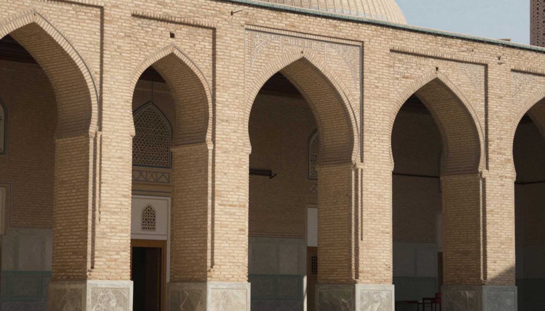 بررسی یکی از مساجد تاریخی دوره های اسلامی که واجد ویژگی های معماری دوره های مختلف
